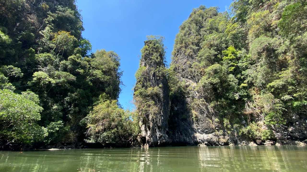 You are currently viewing Kayaking at Ao Thalane | Stunning Views & Fun Things to Do in Krabi, Thailand