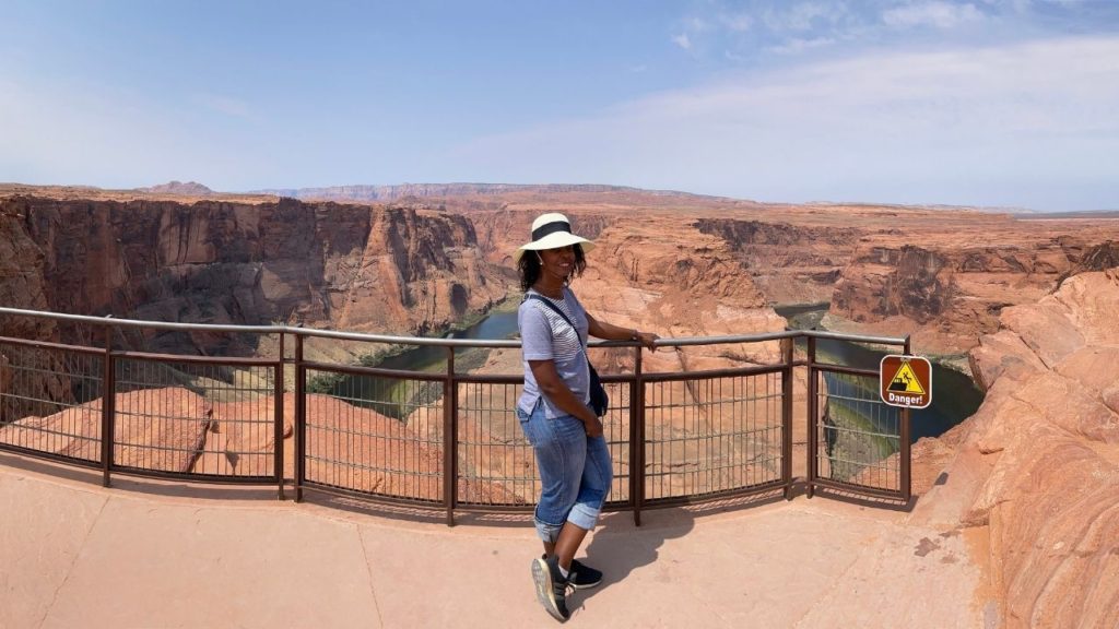 Kendra poses for a photo above Horseshoe Bend. 5 Things I loved about Horseshoe Bend.