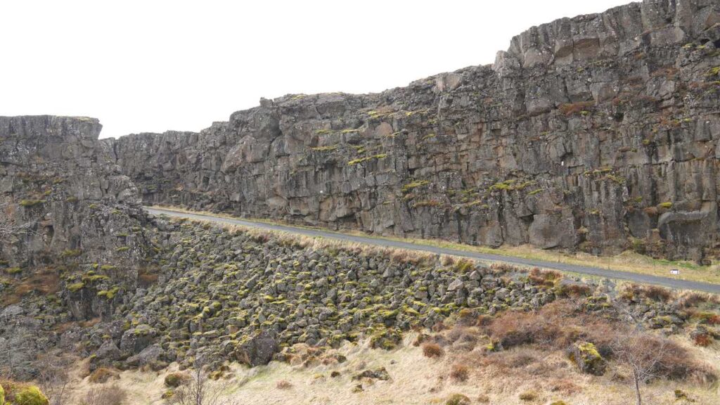 Walking path through the North American tectonic plate