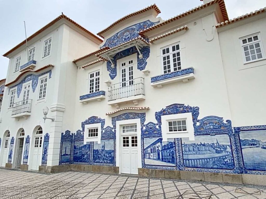 The blue tiles of the Old Train Station - Things to do in Aveiro