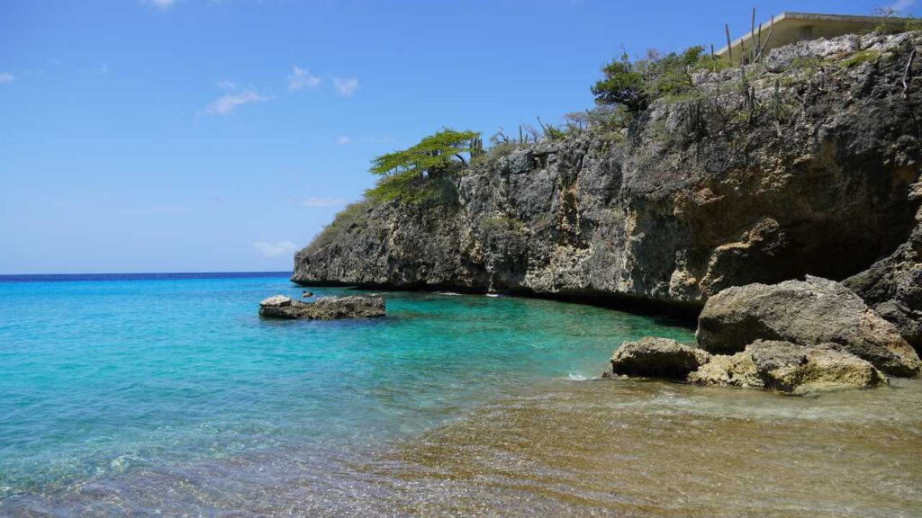 The blue green water of Playa Jeremi in Curacao