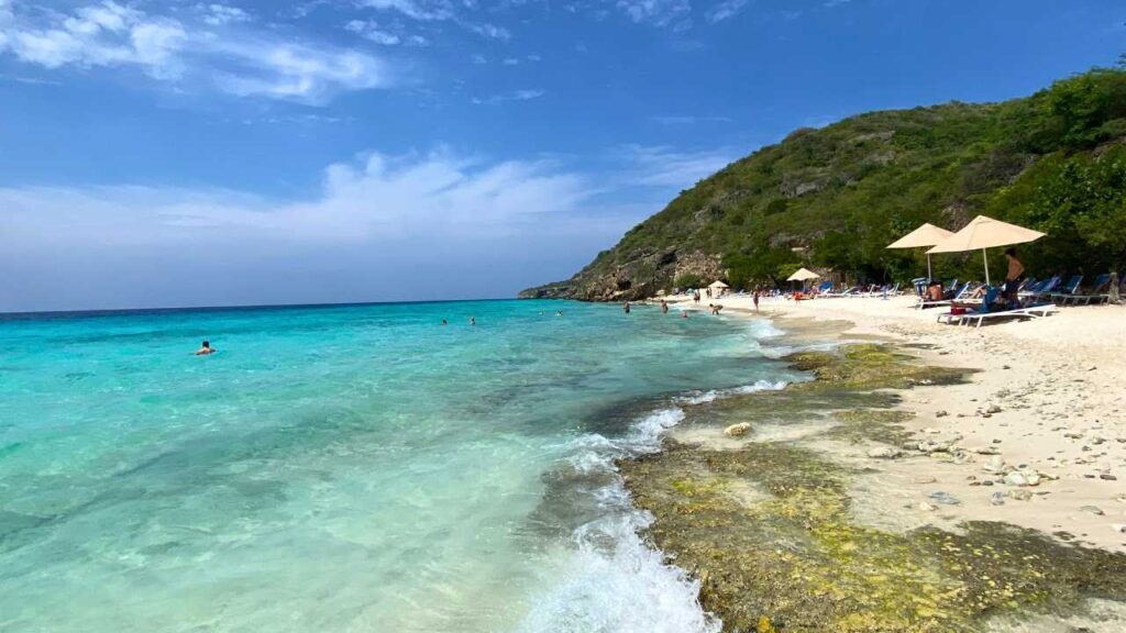 turquoise blue waters on Playa Porto Mari